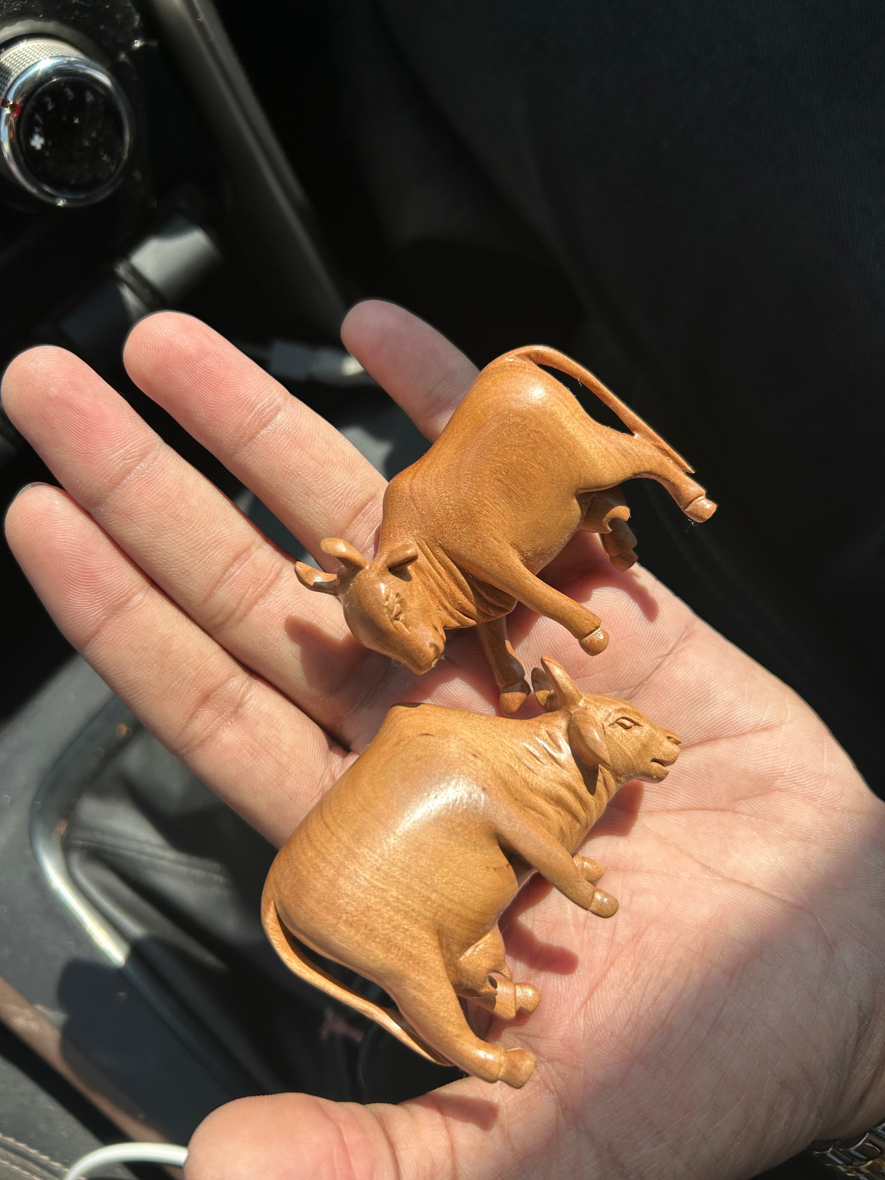 Sandalwood cows 8 statue set