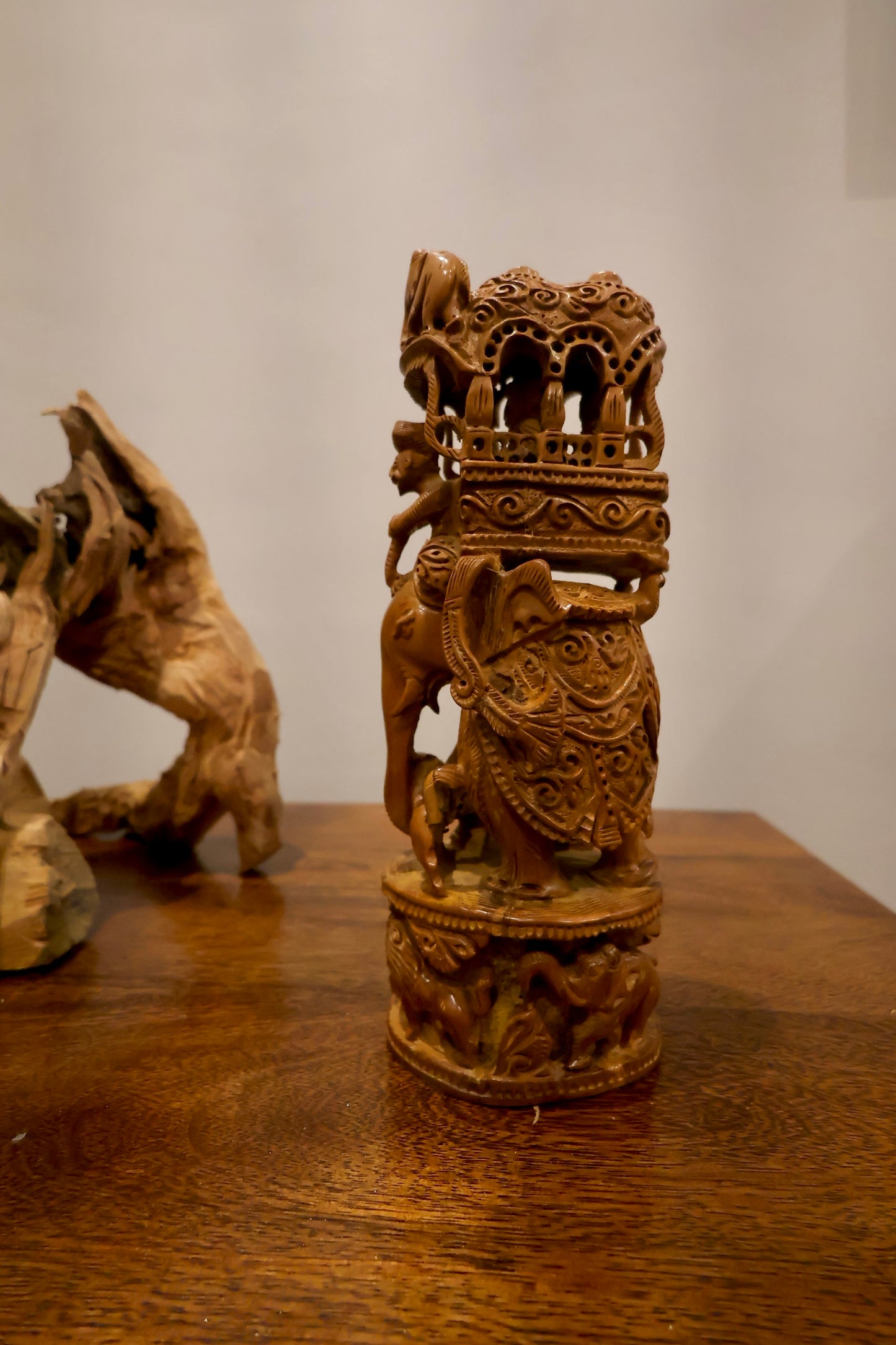 Sandalwood Antique Royal Safari Statue