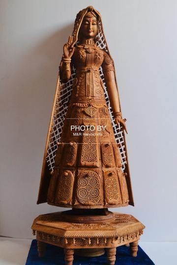 Sandalwood fine Carved Art Piece Rajasthani Lady - Arts99 - Online Art Gallery