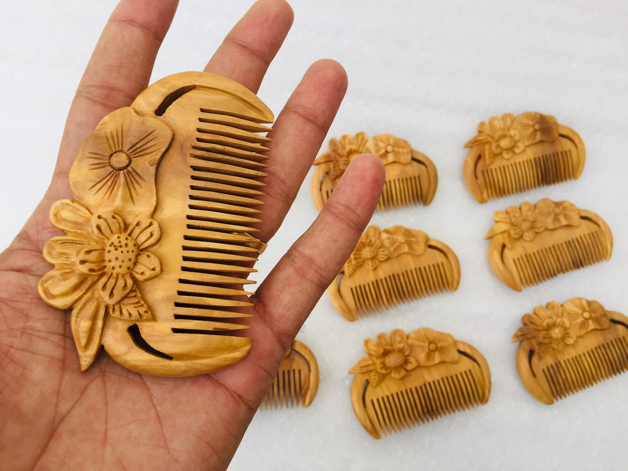 Pure Sandalwood Hand Carved Comb - Arts99 - Online Art Gallery