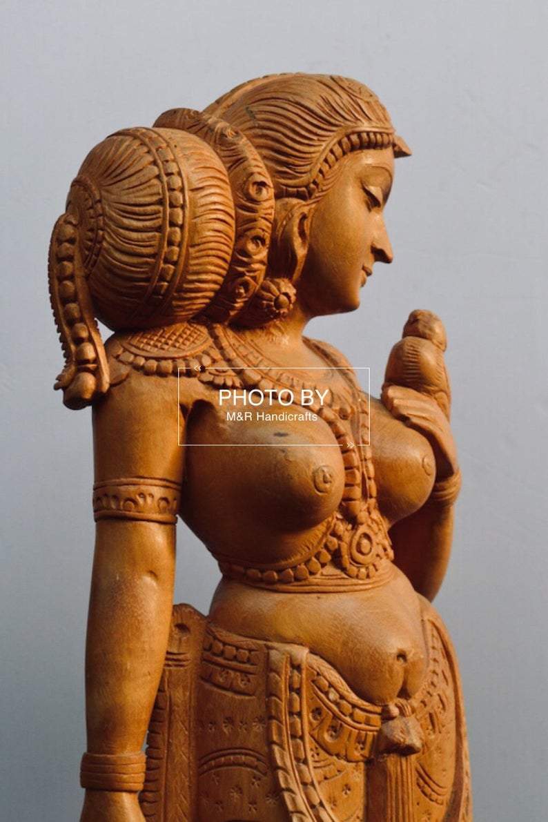 Wooden Royal Antique Standing Indian Lady Statue - Arts99 - Online Art Gallery