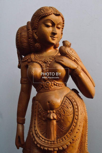 Wooden Royal Antique Standing Indian Lady Statue - Arts99 - Online Art Gallery