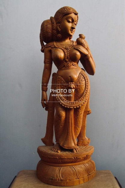 Wooden Royal Antique Standing Indian Lady Statue - Arts99 - Online Art Gallery