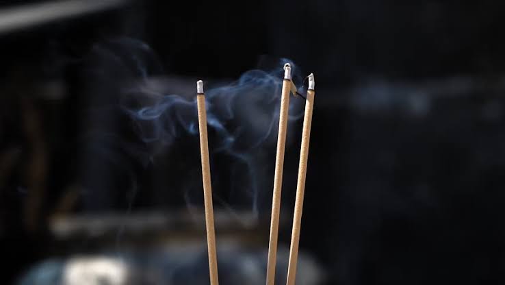Sandalwood Incense Sticks चंदन अगरबत्ती - Arts99 - Online Art Gallery